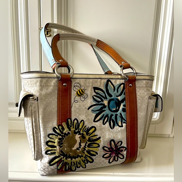 Rare Coach Floral Bumblebee Signature C tote bags - Picture 10 of 11